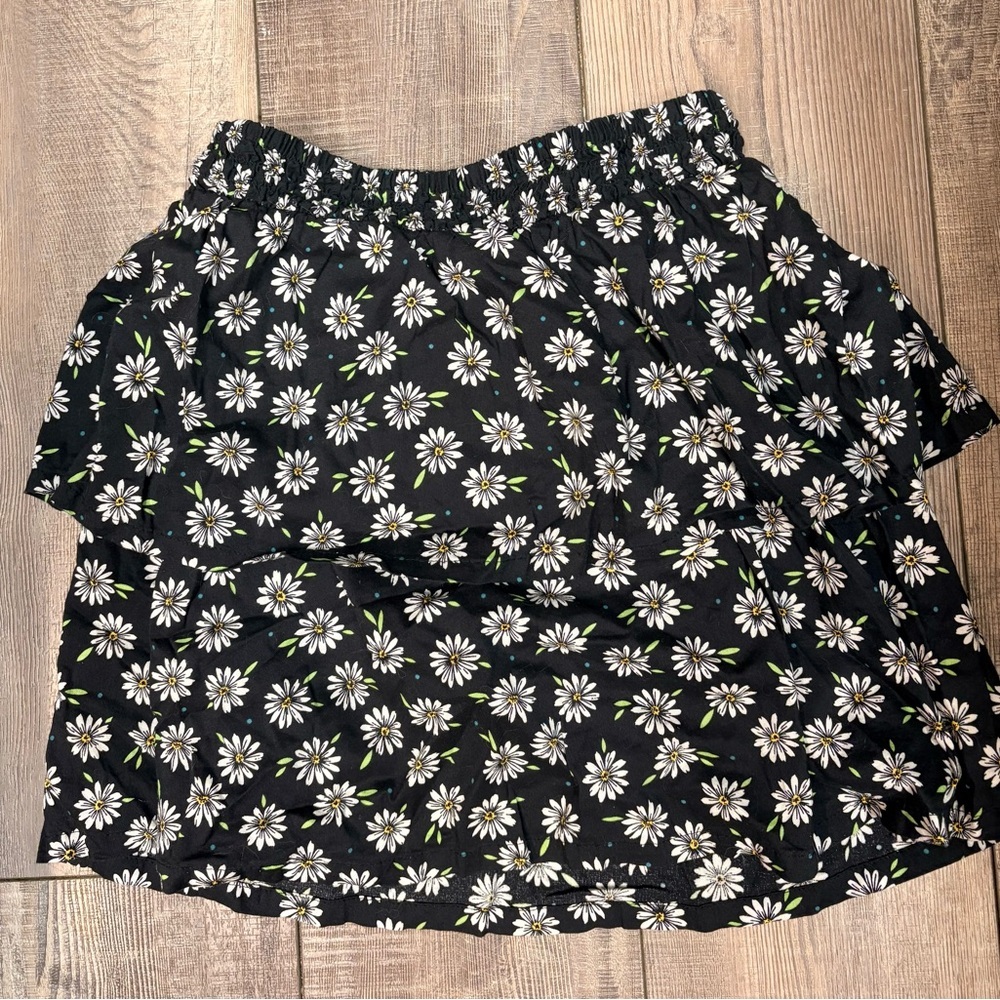 Old Navy kids size 12Y Black Daisy Mini Skirt